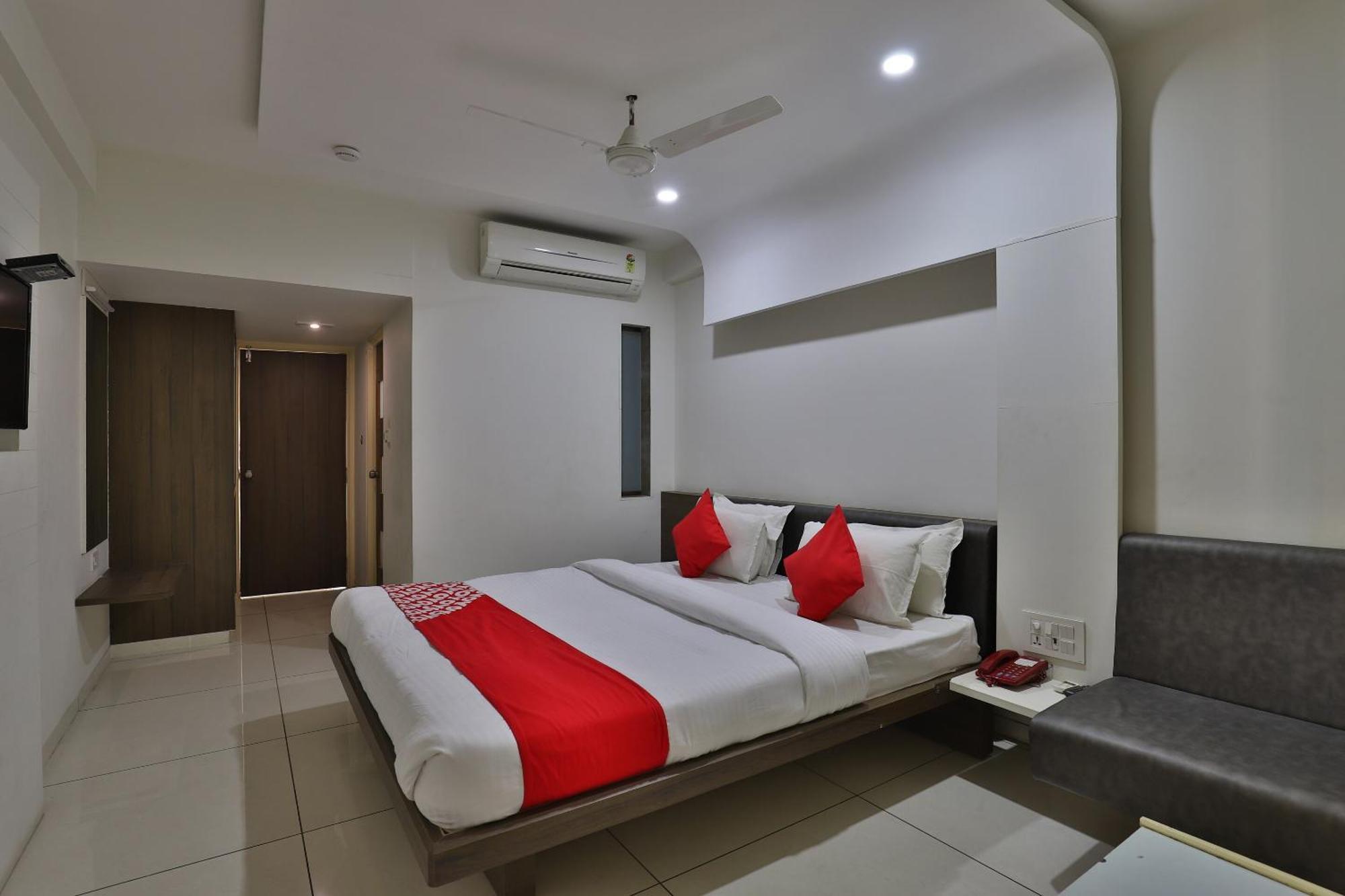 Collection O Hotel Panchsheel Vadodara Exterior photo