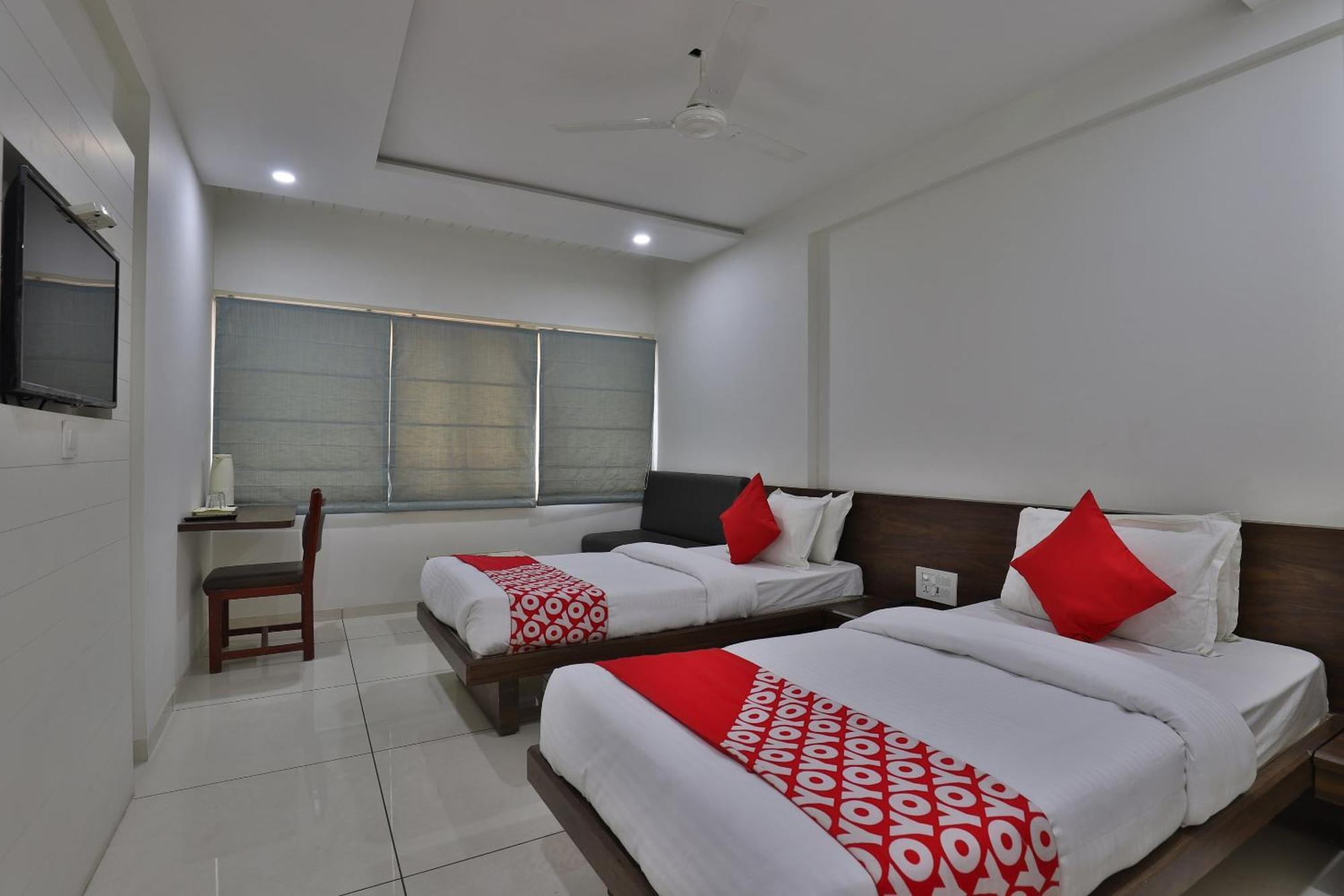 Collection O Hotel Panchsheel Vadodara Exterior photo