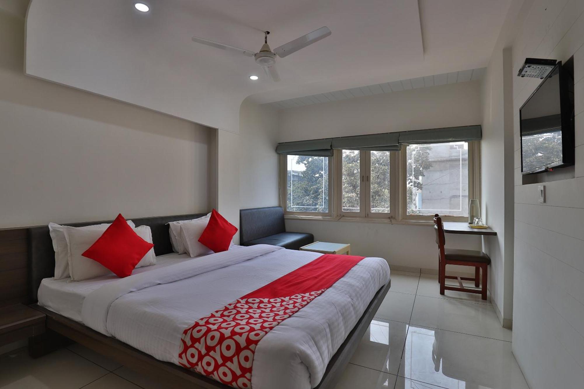 Collection O Hotel Panchsheel Vadodara Exterior photo